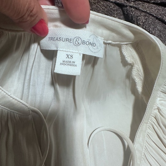 Treasure & Bond
Flutter Sleeve
Satin Dress - Picture 7 of 8